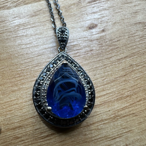 Black and white Diamond pendant - Picture 10 of 11